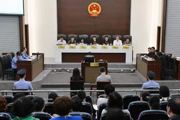 南京德州扑克涉赌案公开审理，控辩双方就涉赌行为展开辩论