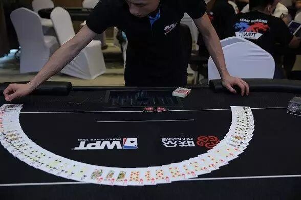 德州扑克国际发牌员 职业牌手真实收入揭秘