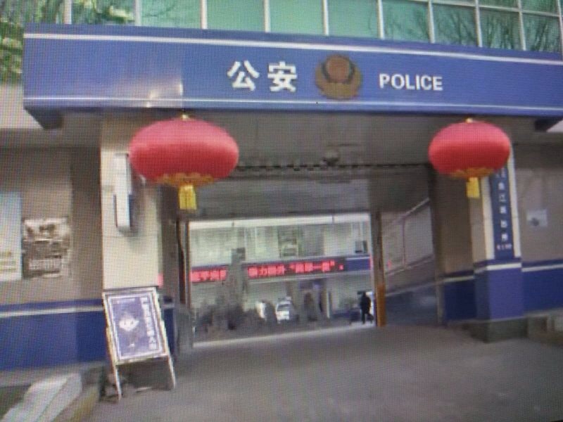 男子玩德州扑克输 70 万后交涉被威胁，警方已展开调查