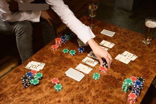 文稿德州扑克翻牌前与翻牌后下注理由及打法技巧分享