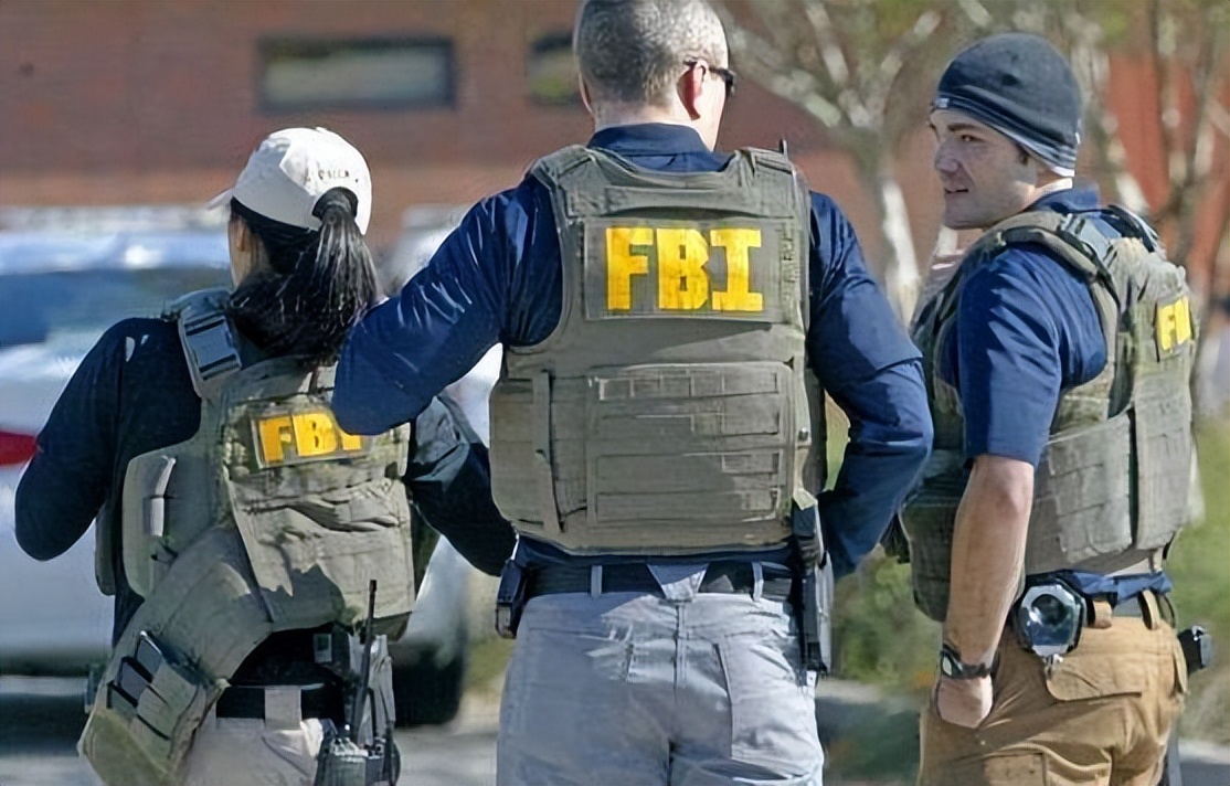 德州扑克暗藏惊天骗局，透视装置让富豪输惨