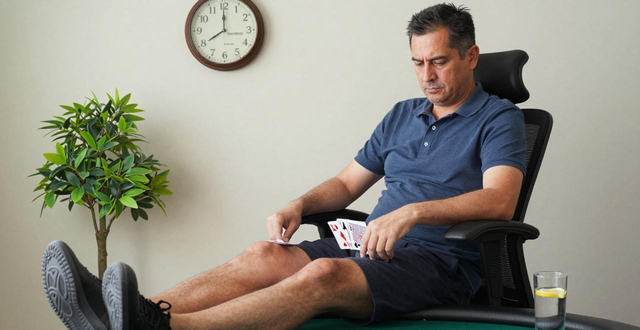 德州扑克打久了肩颈酸痛？这些实用预防缓解方法请收好