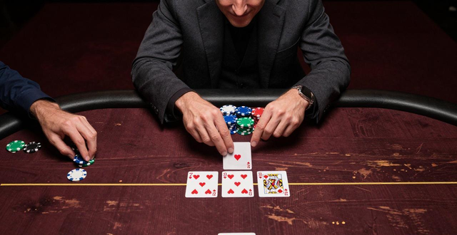 手牌有张红桃怎么玩？同花听牌追不追？实战技巧来了