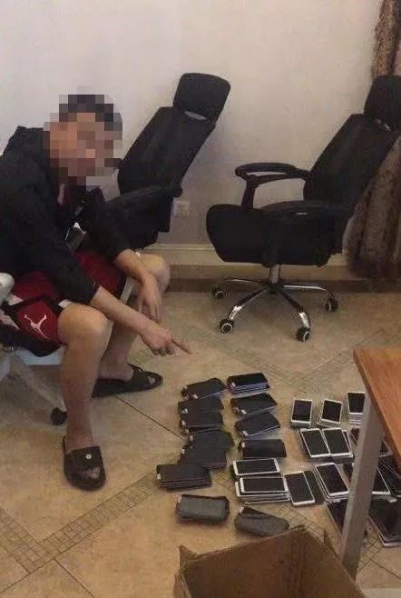 警方捣毁网络德州扑克赌博团伙，抓获10人涉案超30万