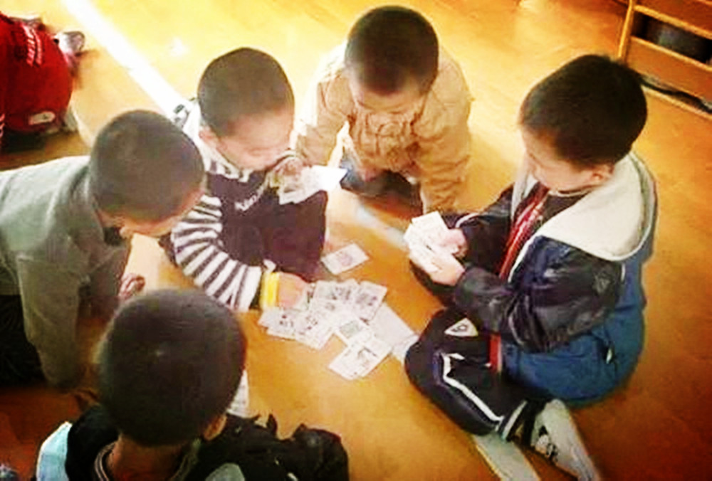 春节玩扑克好处多！适合孩子的玩法，家长别错过