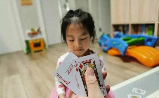 玩德州扑克玩具,培养孩子五样核心能力,家长省钱又省力 玩德州扑克玩具,培养孩子五样核心能力,家长省钱又省力