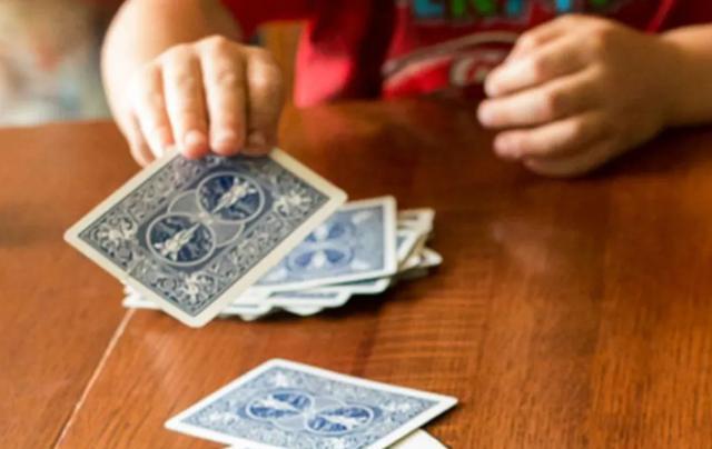 玩德州扑克玩具,培养孩子五样核心能力,家长省钱又省力 玩德州扑克玩具,培养孩子五样核心能力,家长省钱又省力