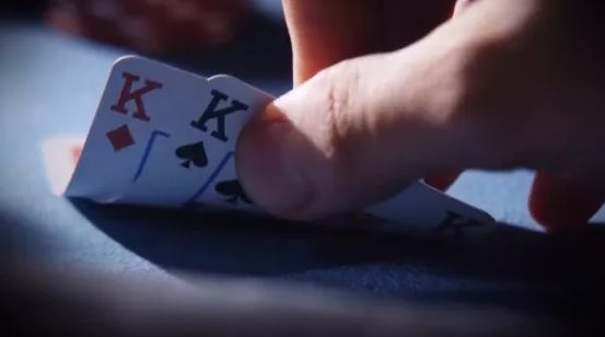 线上玩德州扑克，如何根据玩家名字和动作看穿对手牌力