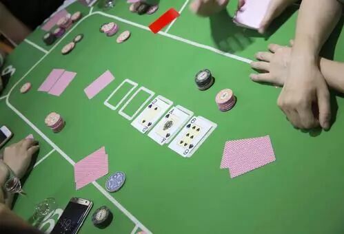 河牌圈诈唬技巧：如何选对时机和对手，把成牌转诈唬