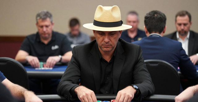 德州扑克高手戴草帽的秘密：遮光护眼还能防表情泄露