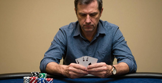 德州扑克哲学：如何在信息不全时做出最优决策