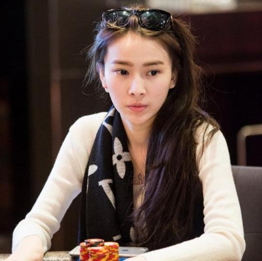德州扑克美女运动员大盘点，她们才是真正的人生赢家