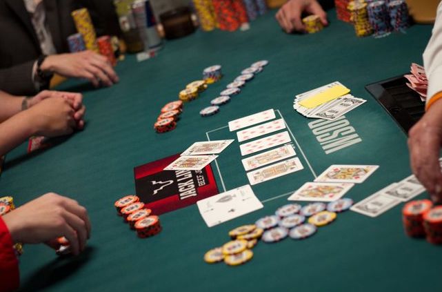 德州扑克三人全压胜率,AK、QQ、22各有多少胜算? 德州扑克三人全压胜率,AK、QQ、22各有多少胜算?