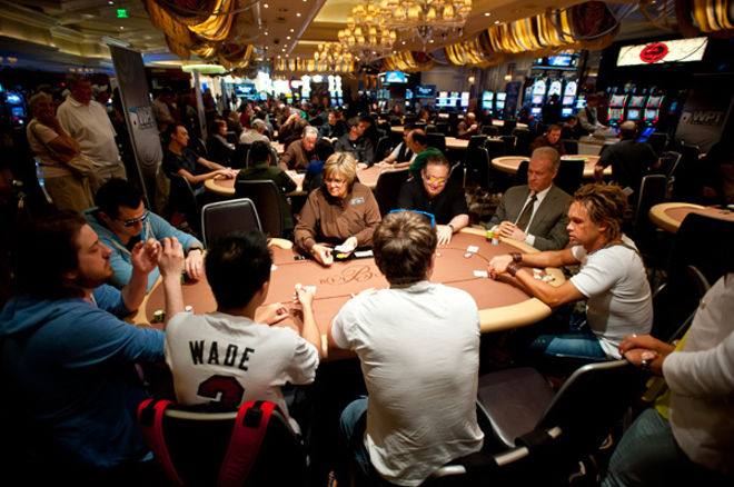 德州扑克中对77到QQ怎么玩?翻牌前弃掉避免撞大对子 德州扑克中对77到QQ怎么玩?翻牌前弃掉避免撞大对子