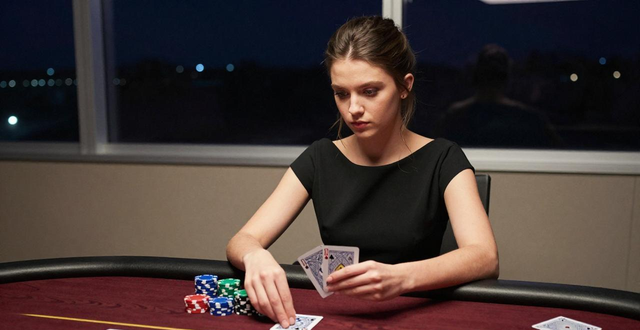 德州扑克少女视频：学女性细腻打法，看美女牌桌实战