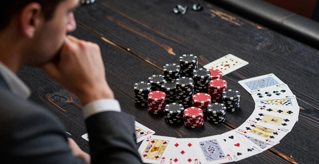 德州扑克怎么玩 像青松一样稳定盈利的心态读牌技巧