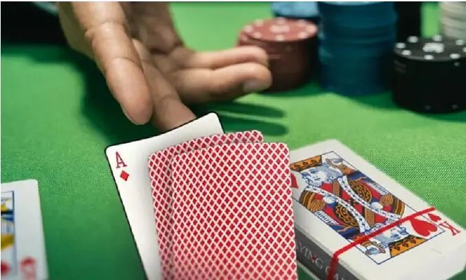 德州扑克玩家礼物推荐 竞技扑克套装不锈钢请求卡