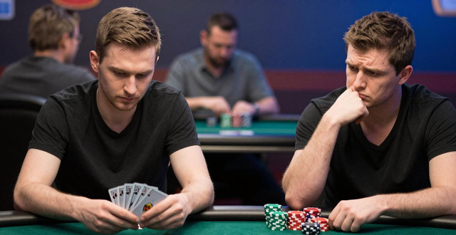 德州扑克比赛怎么玩？新手必看技巧和常见错误