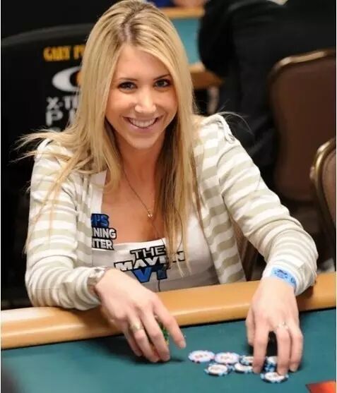 玩德州扑克的女生有哪些优点？这样的妹子值得追