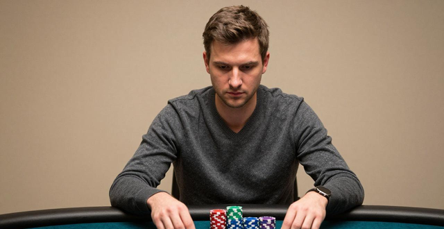 德州扑克选手都穿什么毛衫？比赛保暖又舒适的打牌毛衣推荐