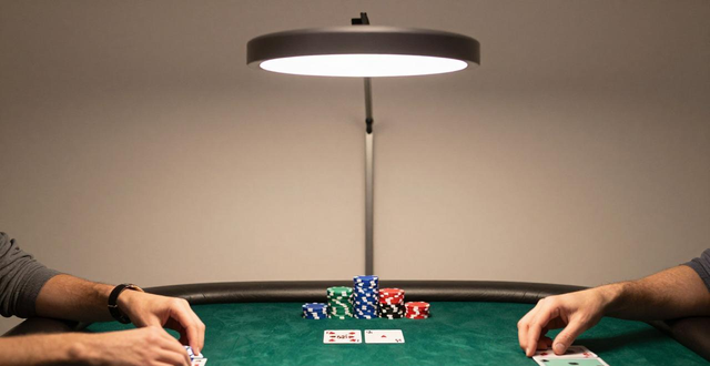 德州扑克专用灯怎么选 防眩光护眼LED台灯推荐