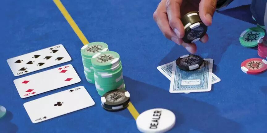 德州扑克高手秘籍:下注、诈唬与平跟的10个制胜技巧 德州扑克高手秘籍:下注、诈唬与平跟的10个制胜技巧