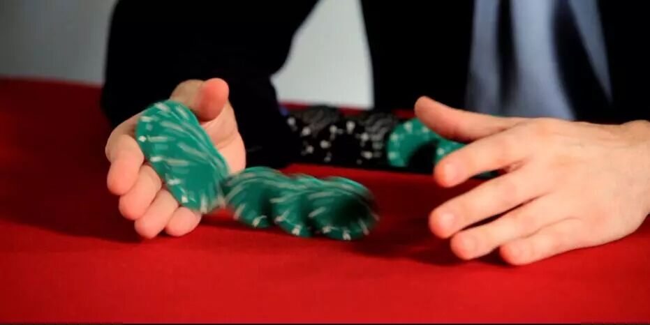 德州扑克高手秘籍:下注、诈唬与平跟的10个制胜技巧 德州扑克高手秘籍:下注、诈唬与平跟的10个制胜技巧