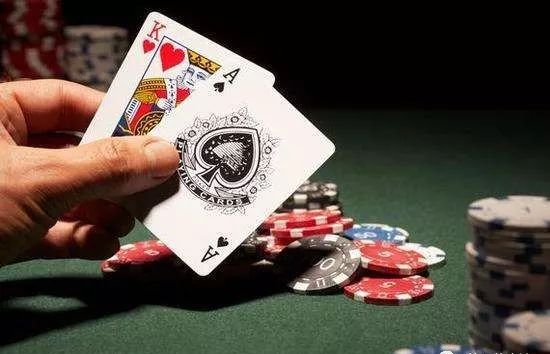 德州扑克高手揭秘：自控观察与游戏禁忌，稳定盈利的关键技巧