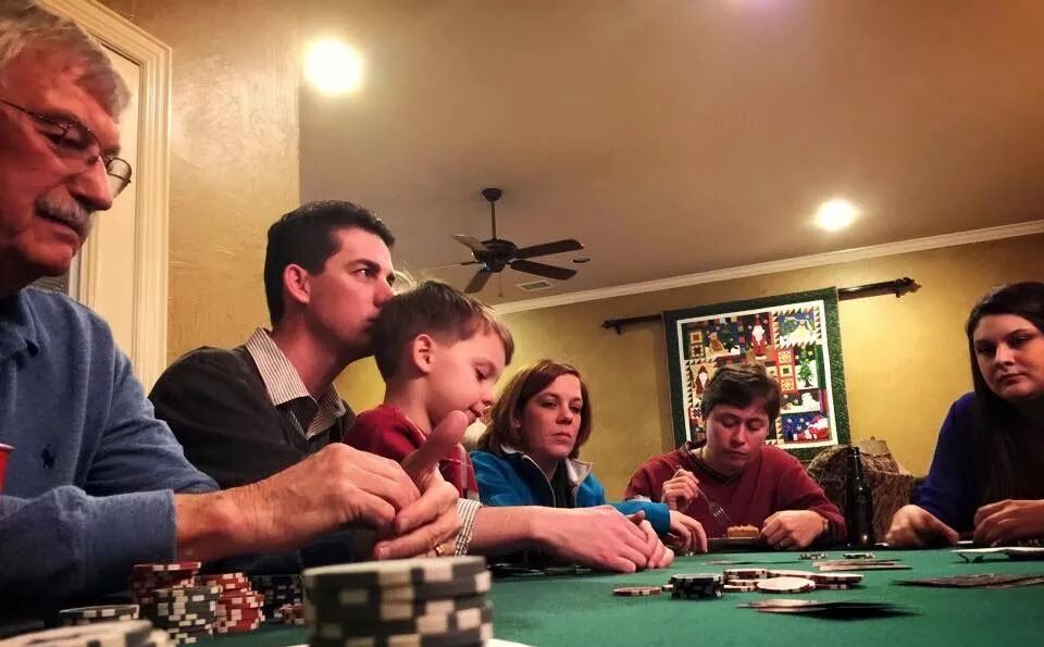 德州扑克用几副扑克？一副牌玩出人生百态