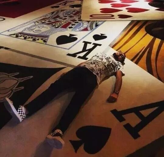 德州扑克用几副扑克？一副牌玩出人生百态