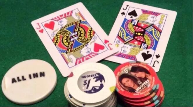 德州扑克JJ怎么玩？口袋对子排名第四的难点与技巧