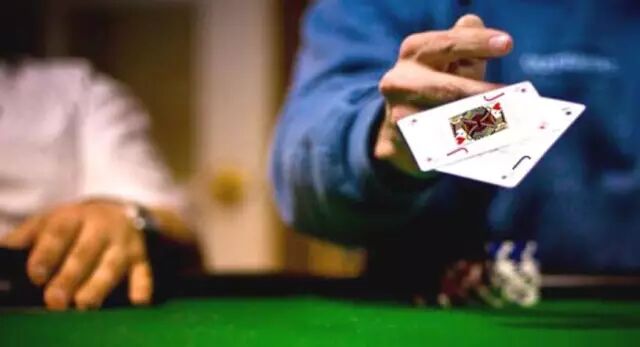 德州扑克JJ怎么玩？口袋对子排名第四的难点与技巧