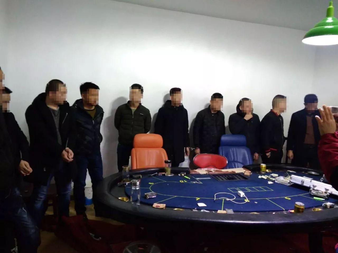 “德州扑克”变成了一种赌博工具。黄冈警方查获赌资4万余元,五人被拘留! “德州扑克”变成了一种赌博工具。黄冈警方查获赌资4万余元,五人被拘留!