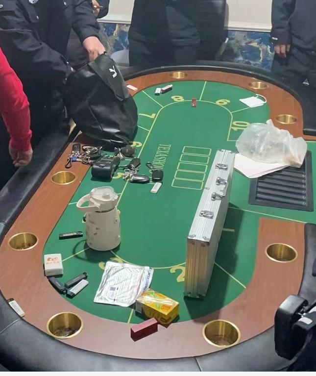满城警方破获德州扑克赌博案 当场抓获12名涉赌人员