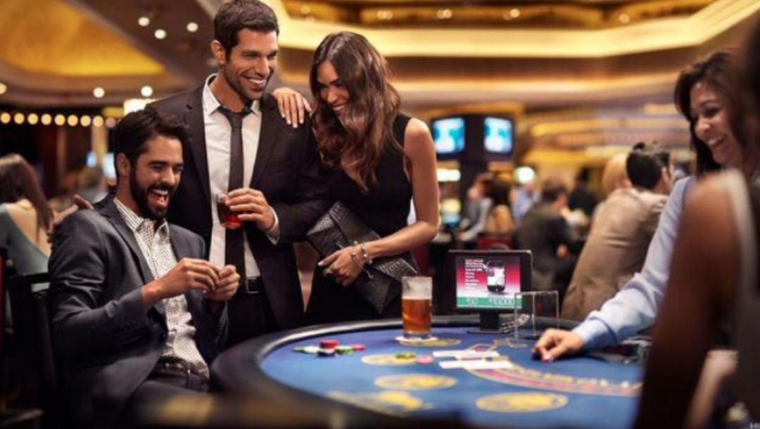 德州扑克与掼蛋：投资圈两大智力游戏，揭秘决策智慧