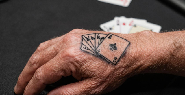 德州扑克刺青怎么选？老玩家：手腕刺字能提醒，还能干扰对手